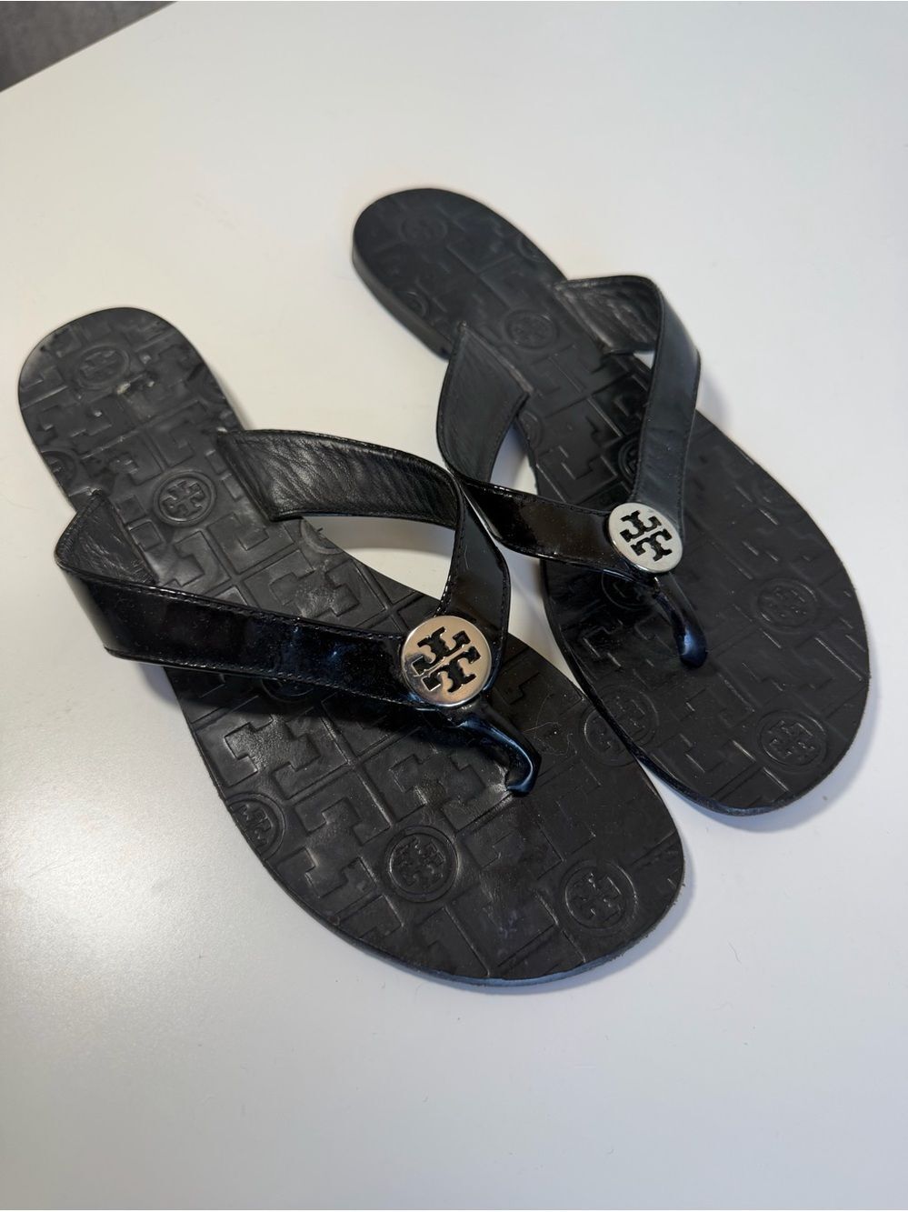 Tory Burch Thora  Black Logo Patent  Flip Flops 8M